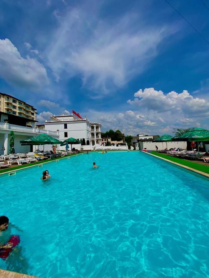 Hotel Premier Class Valea Lupului  外观 照片