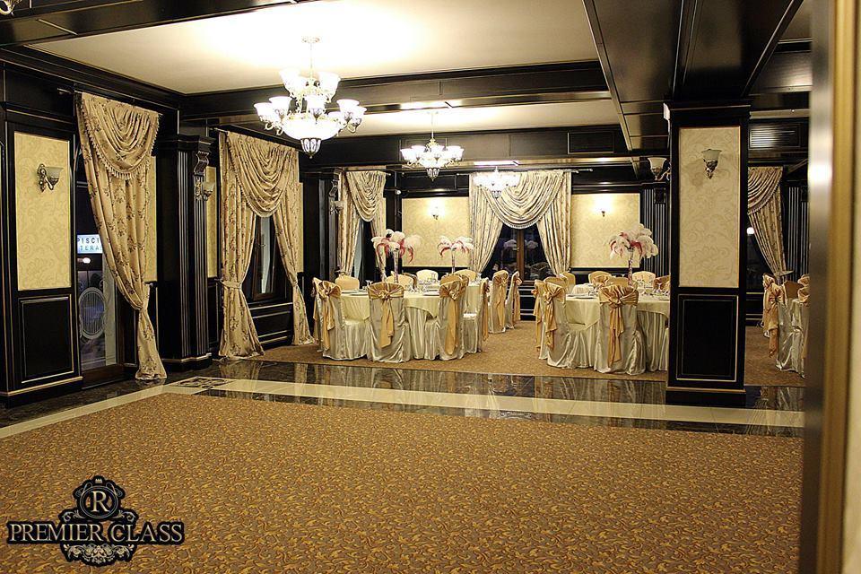 Hotel Premier Class Valea Lupului  外观 照片